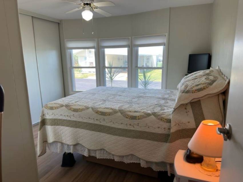 581 Lake Henry a Winter Haven, FL Mobile or Manufactured Home for Sale